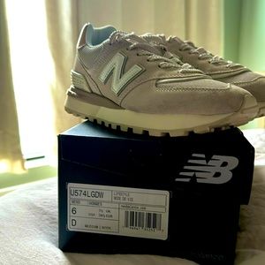 Never worn New Balance 574s in women’s size 6